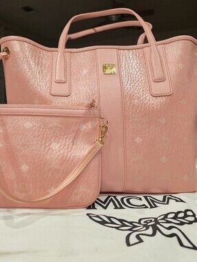 🎀✨️ MCM Pink Leather Tote with Matching Wristlet✨️🎀